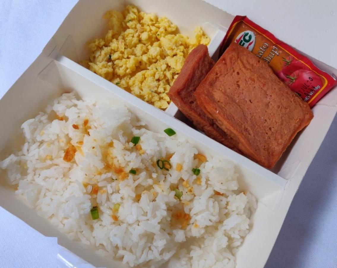 红多兹Plus酒店@梅萨站丝绸月租公寓 马尼拉 外观 照片
